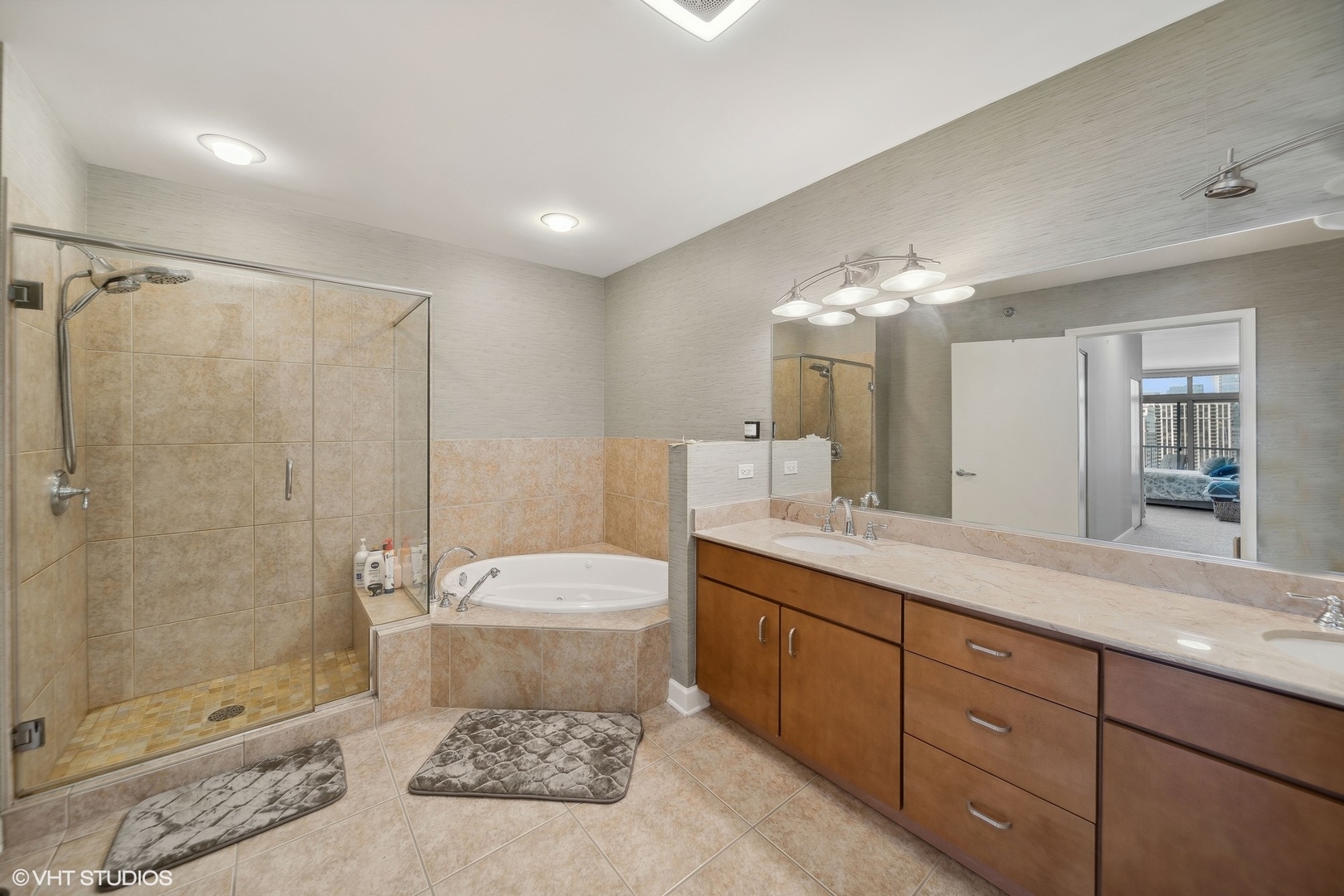 1600 S Prairie Avenue Unit: 1704