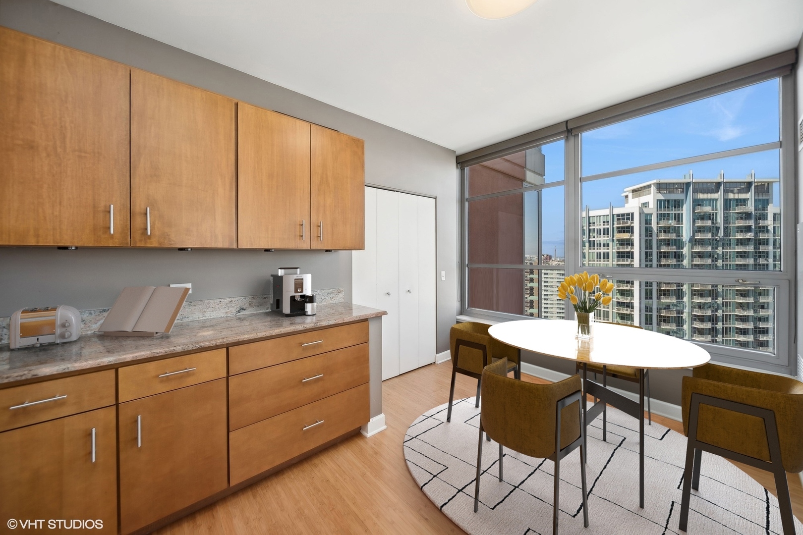 1600 S Prairie Avenue Unit: 1704