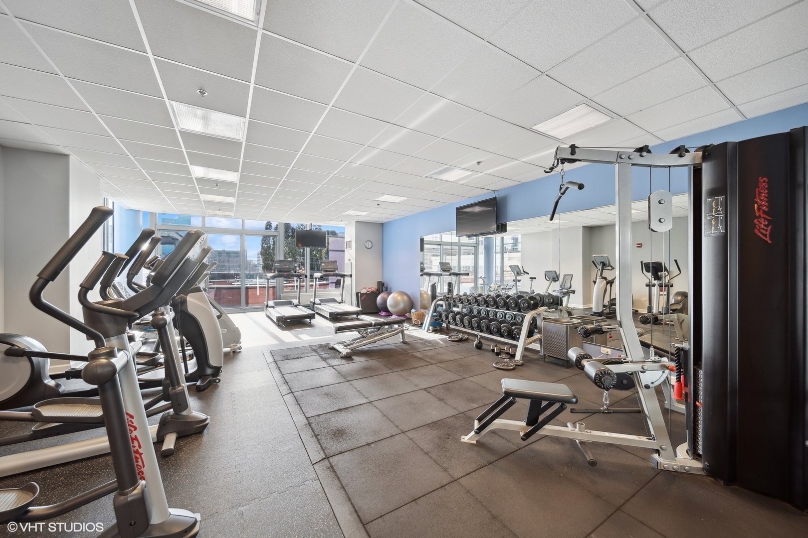 1600 S Prairie Avenue Unit: 1704