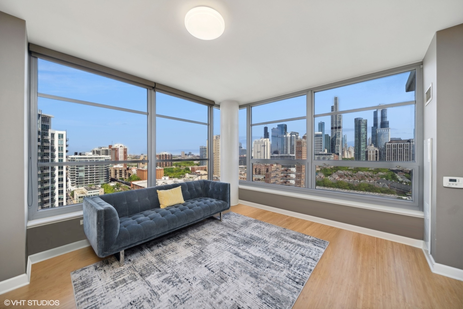 1600 S Prairie Avenue Unit: 1704