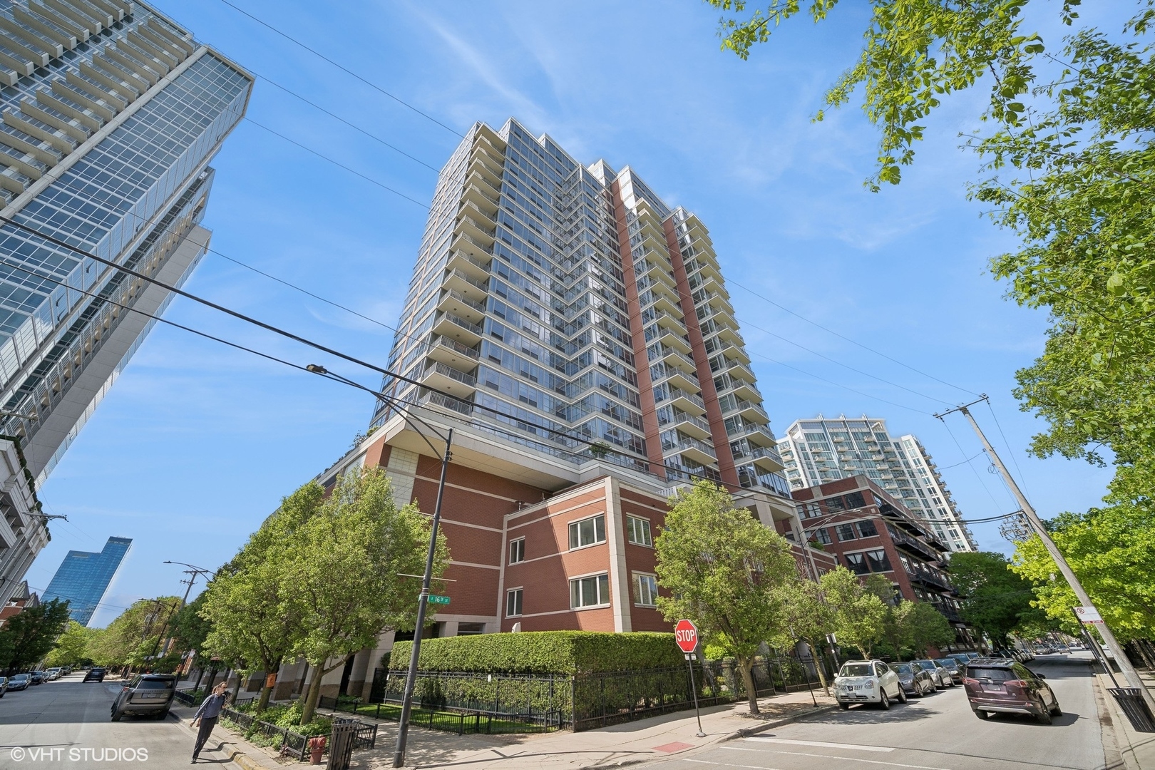 1600 S Prairie Avenue Unit: 1704