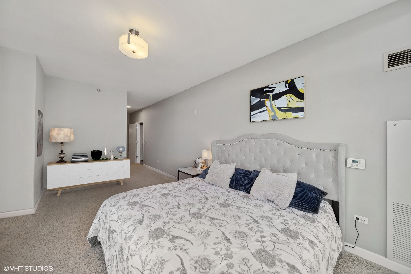 1600 S Prairie Avenue Unit: 1704