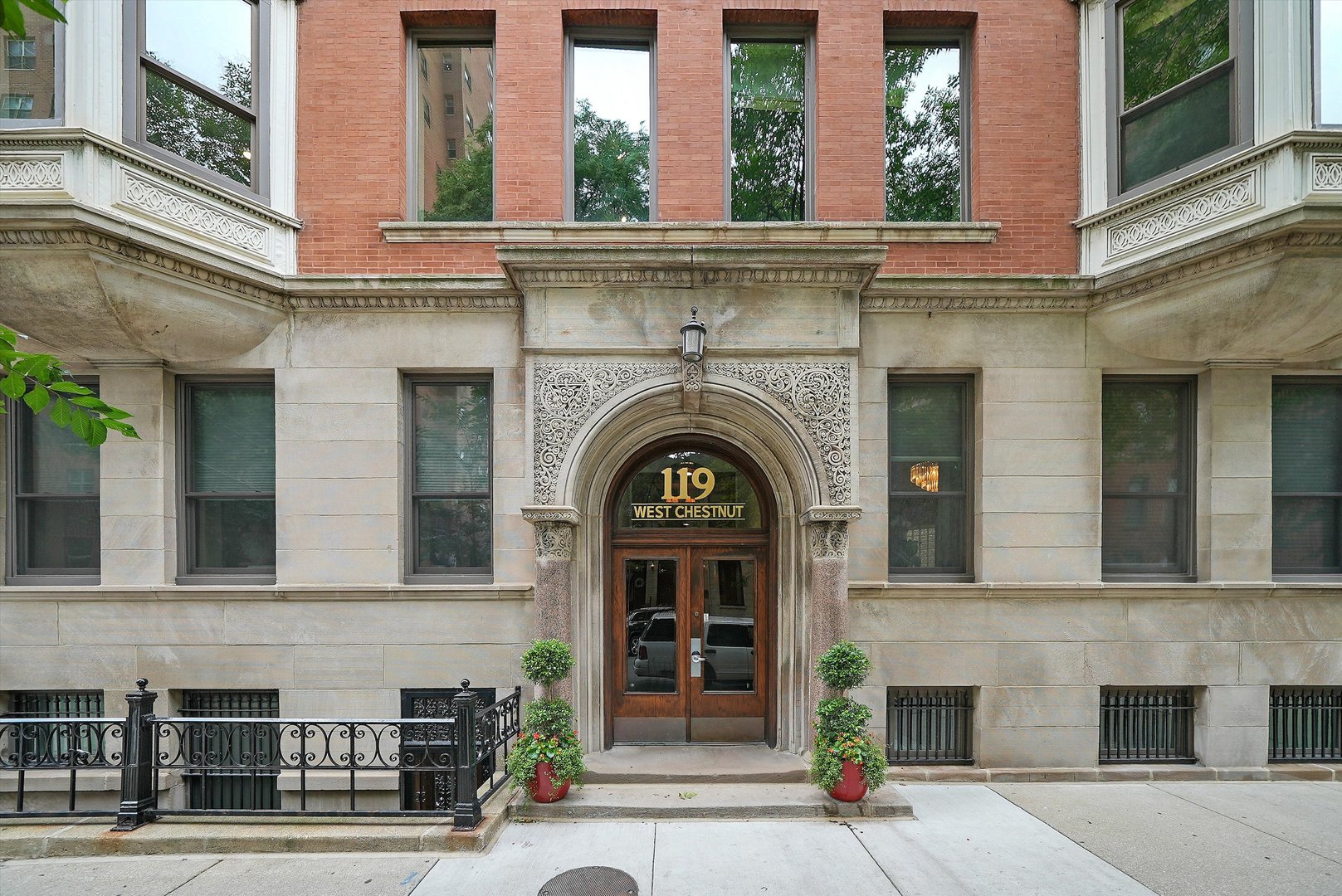 119 W CHESTNUT Street Unit: 5