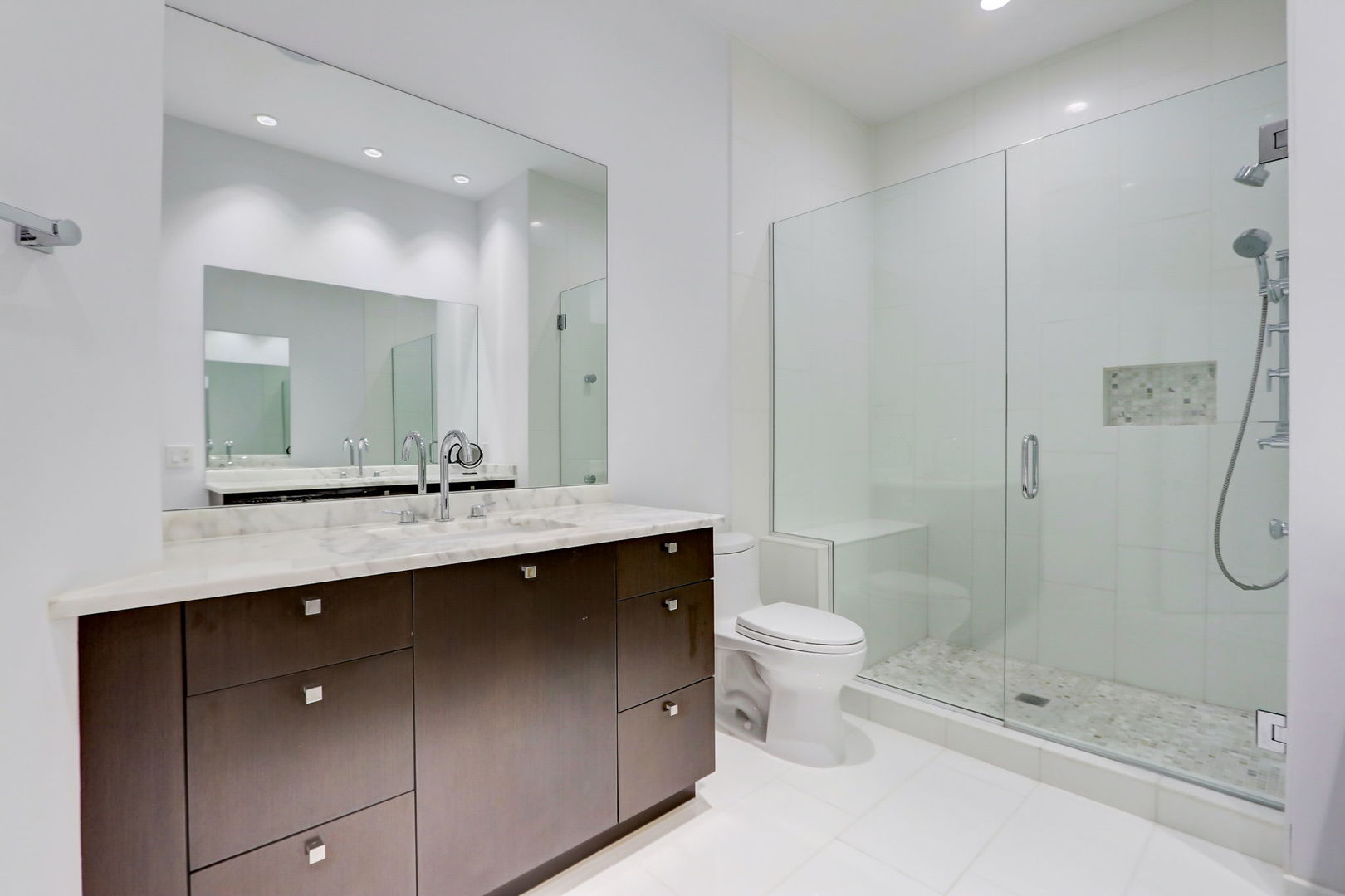 119 W CHESTNUT Street Unit: 5