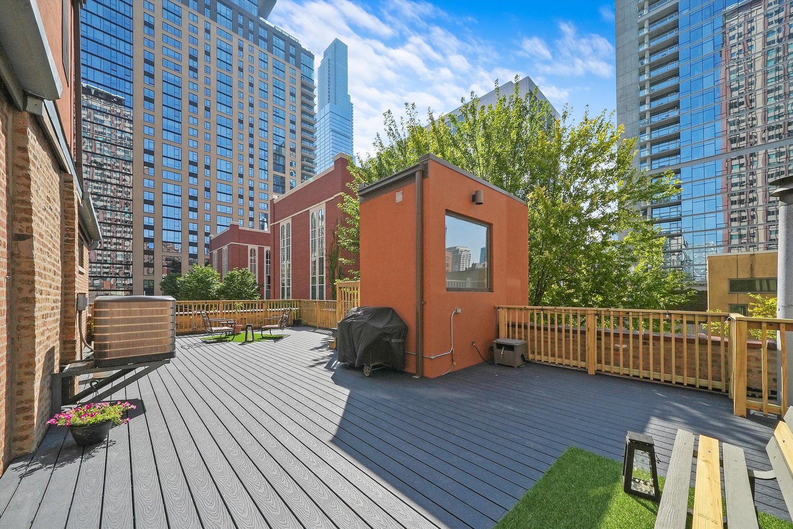 119 W CHESTNUT Street Unit: 5