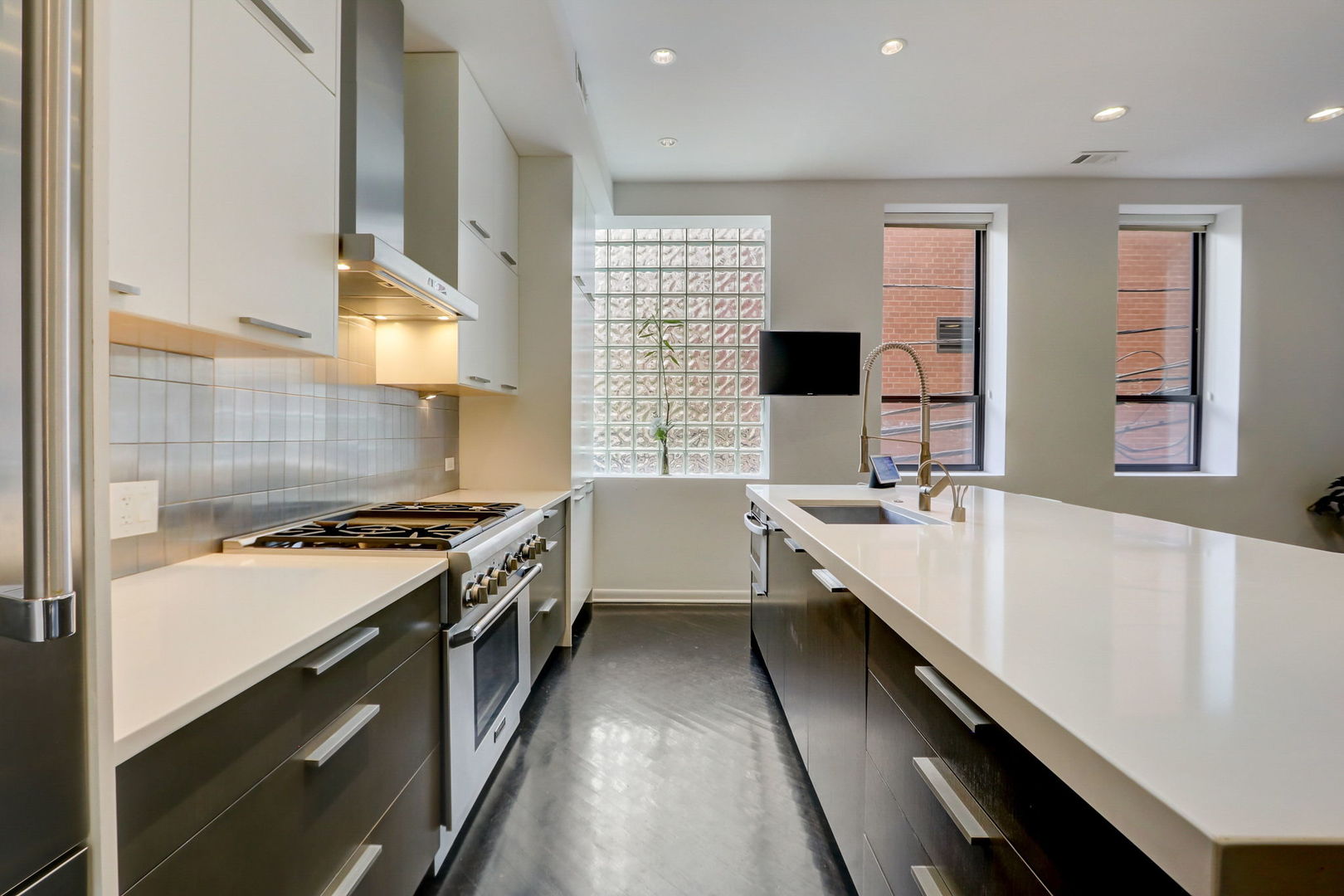 119 W CHESTNUT Street Unit: 5