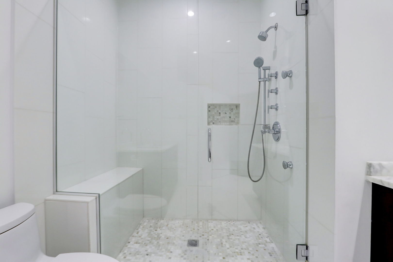 119 W CHESTNUT Street Unit: 5