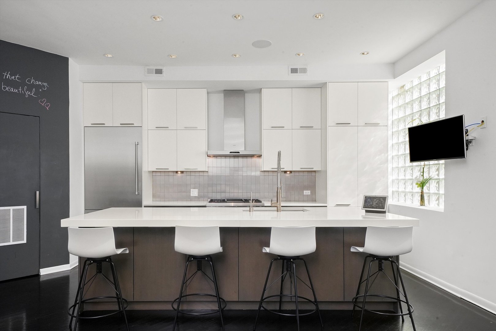 119 W CHESTNUT Street Unit: 5