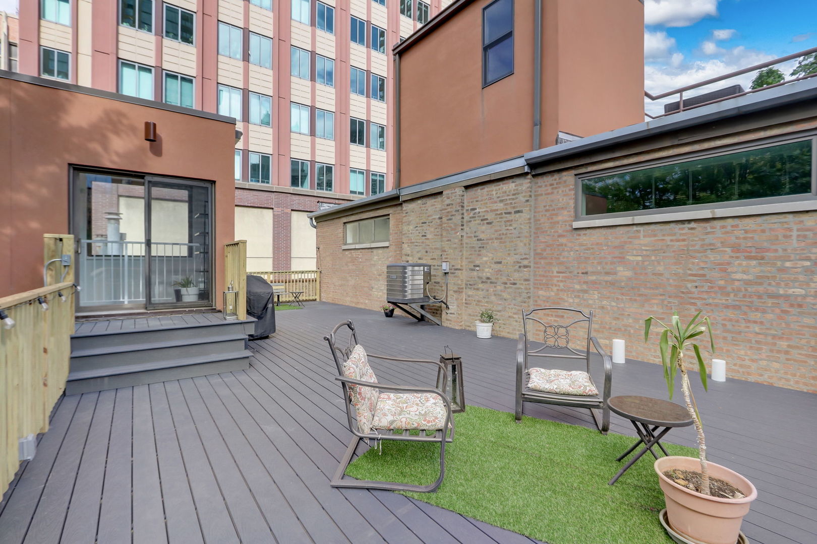 119 W CHESTNUT Street Unit: 5