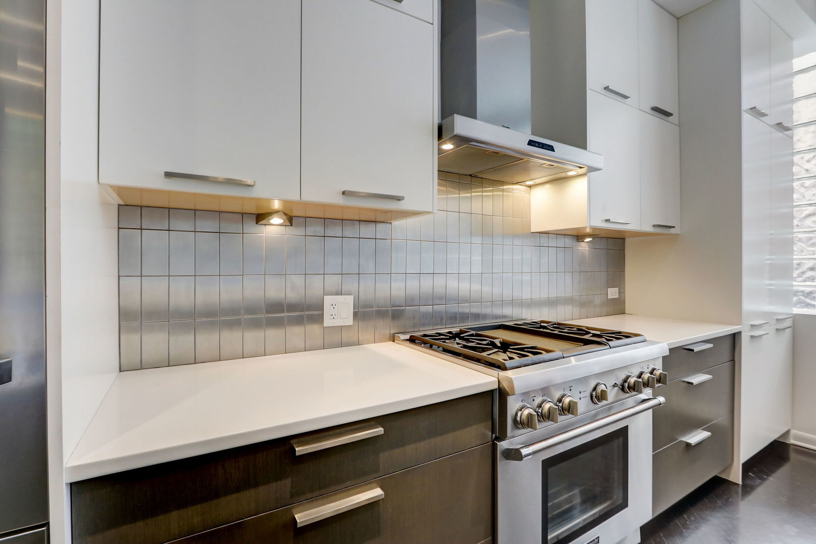 119 W CHESTNUT Street Unit: 5