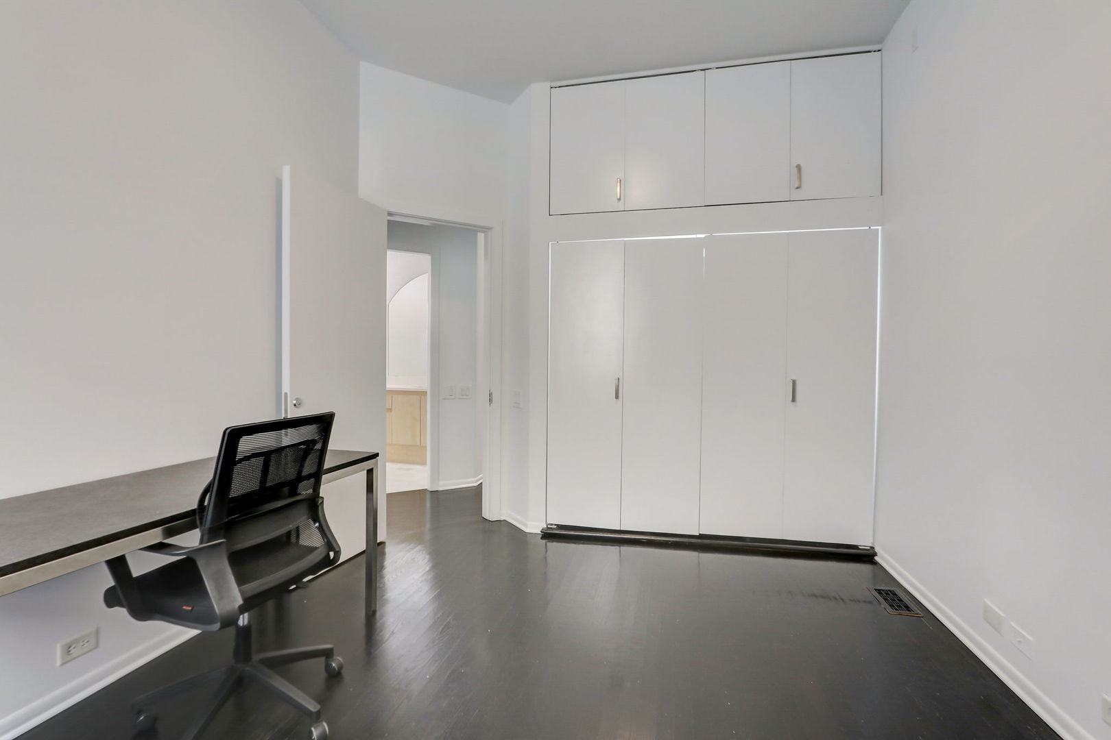 119 W CHESTNUT Street Unit: 5