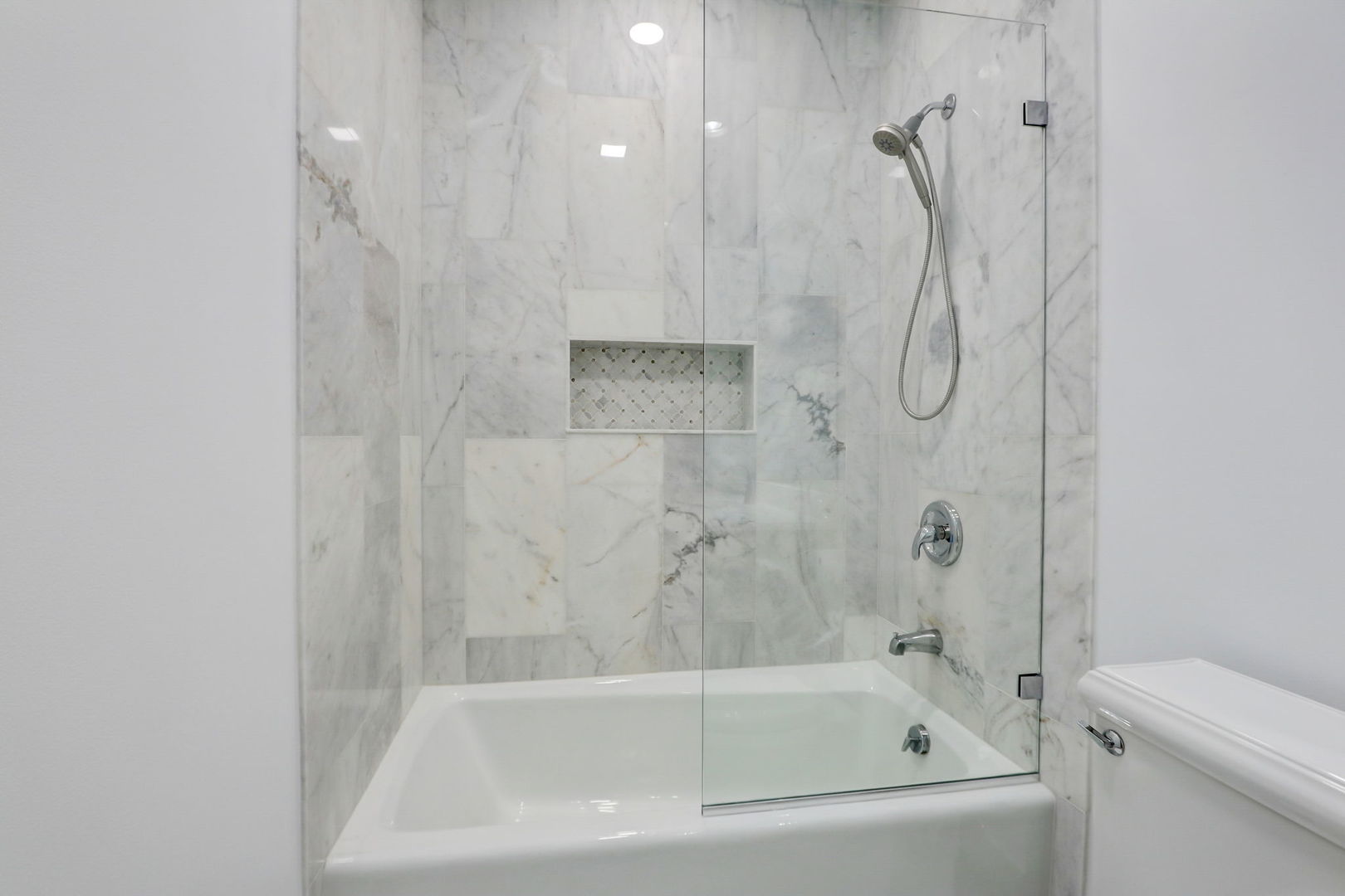 119 W CHESTNUT Street Unit: 5