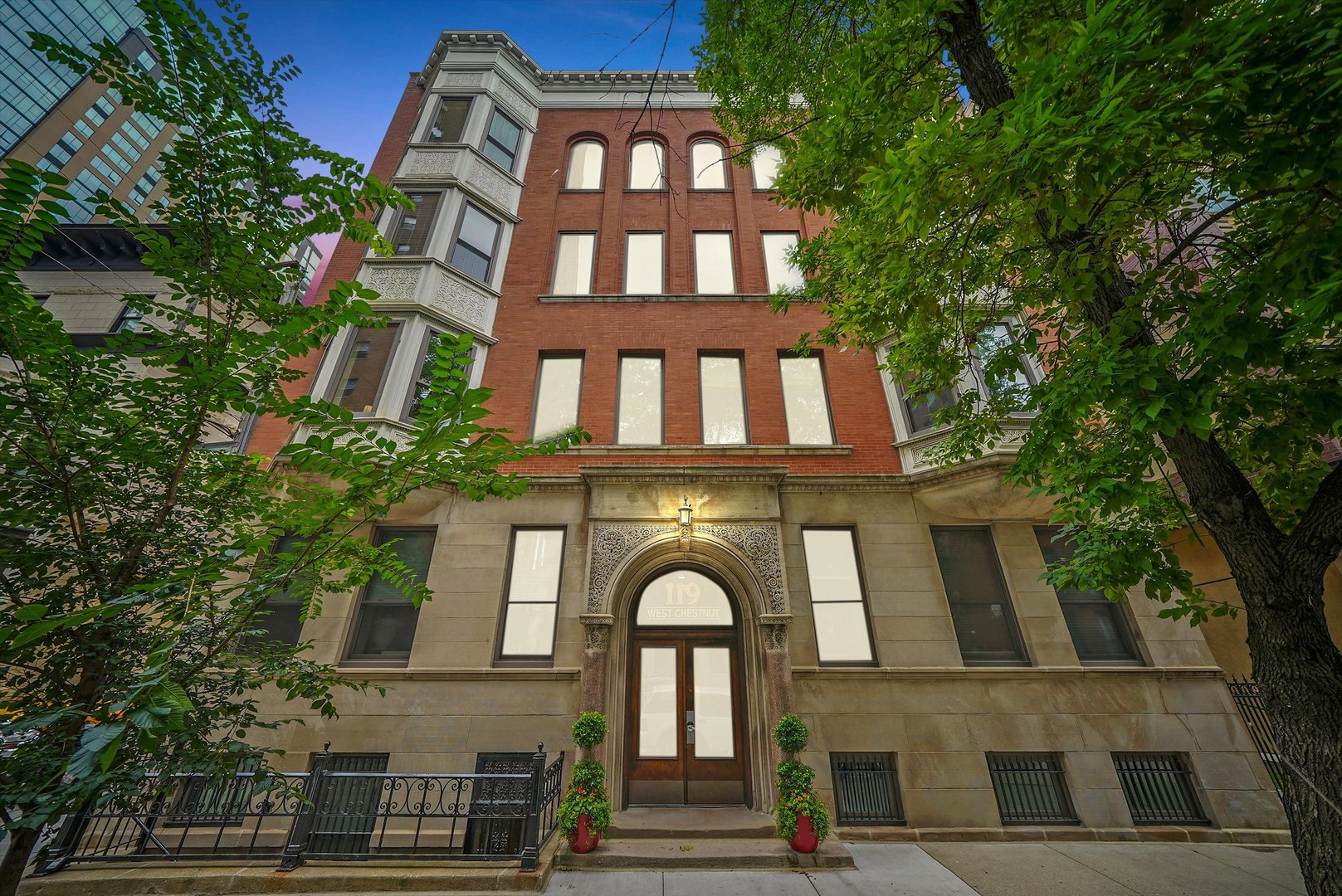 119 W CHESTNUT Street Unit: 5