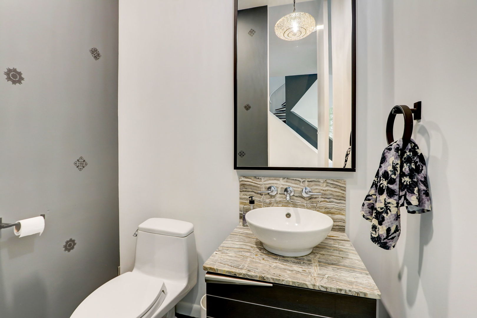 119 W CHESTNUT Street Unit: 5