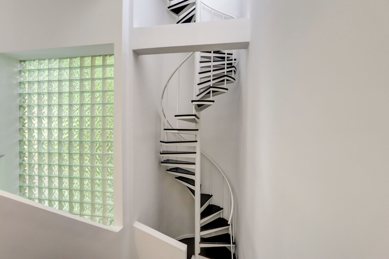 119 W CHESTNUT Street Unit: 5