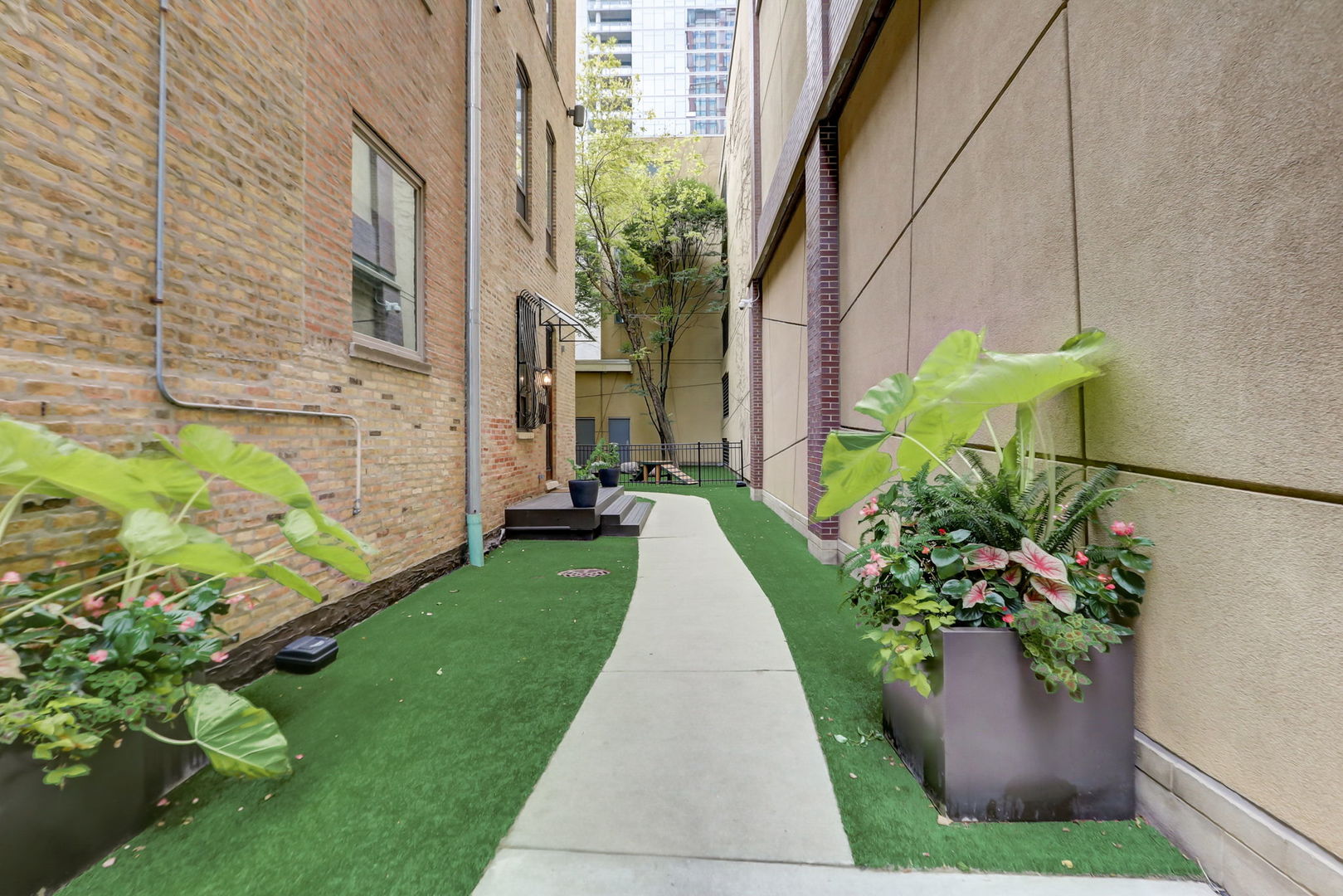 119 W CHESTNUT Street Unit: 5