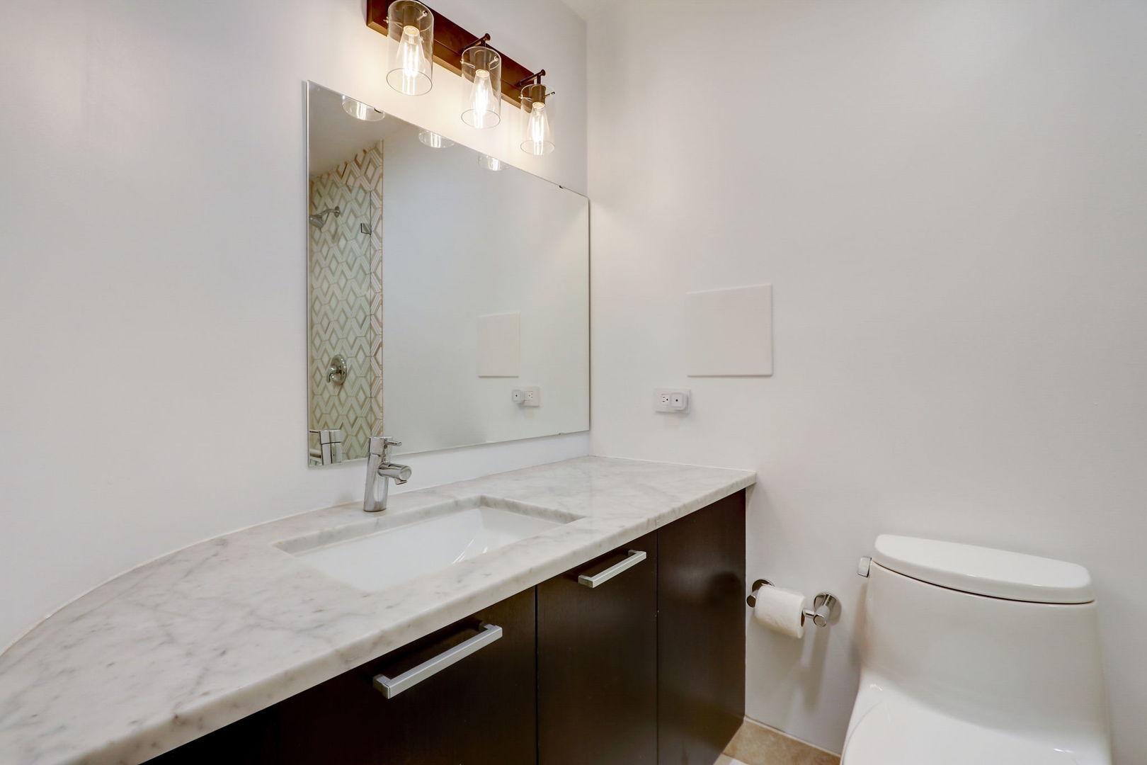 119 W CHESTNUT Street Unit: 5