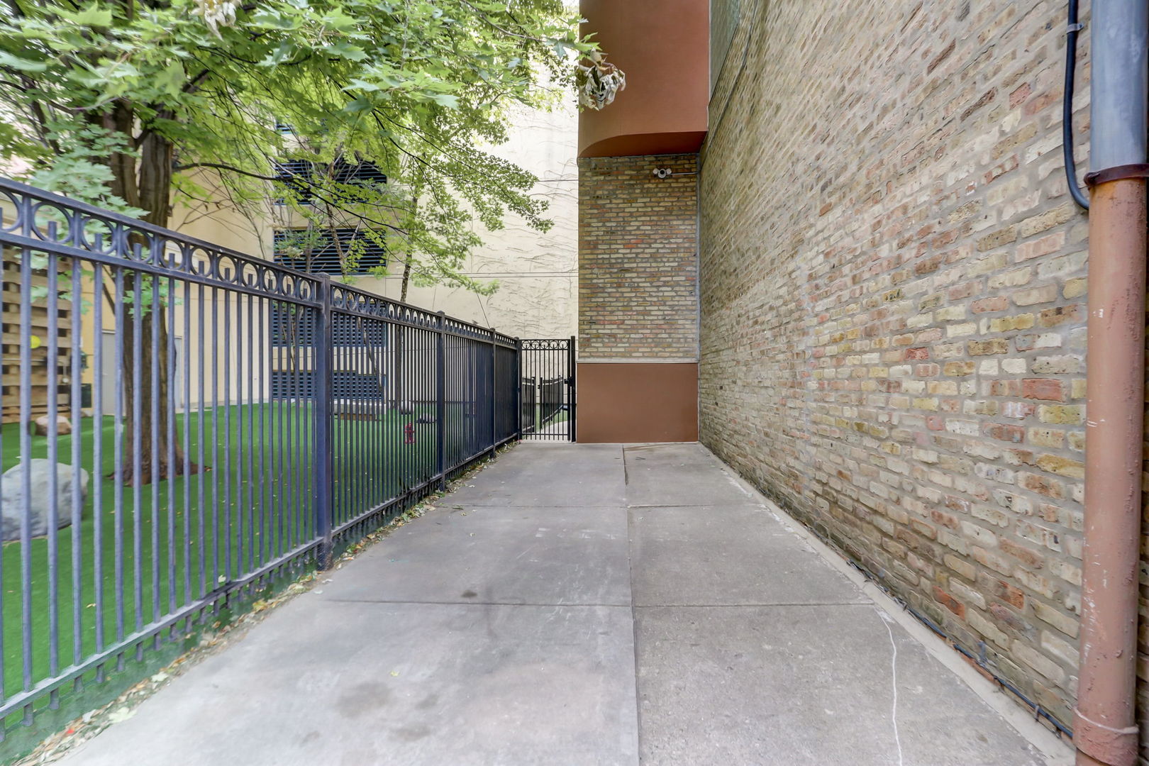 119 W CHESTNUT Street Unit: 5