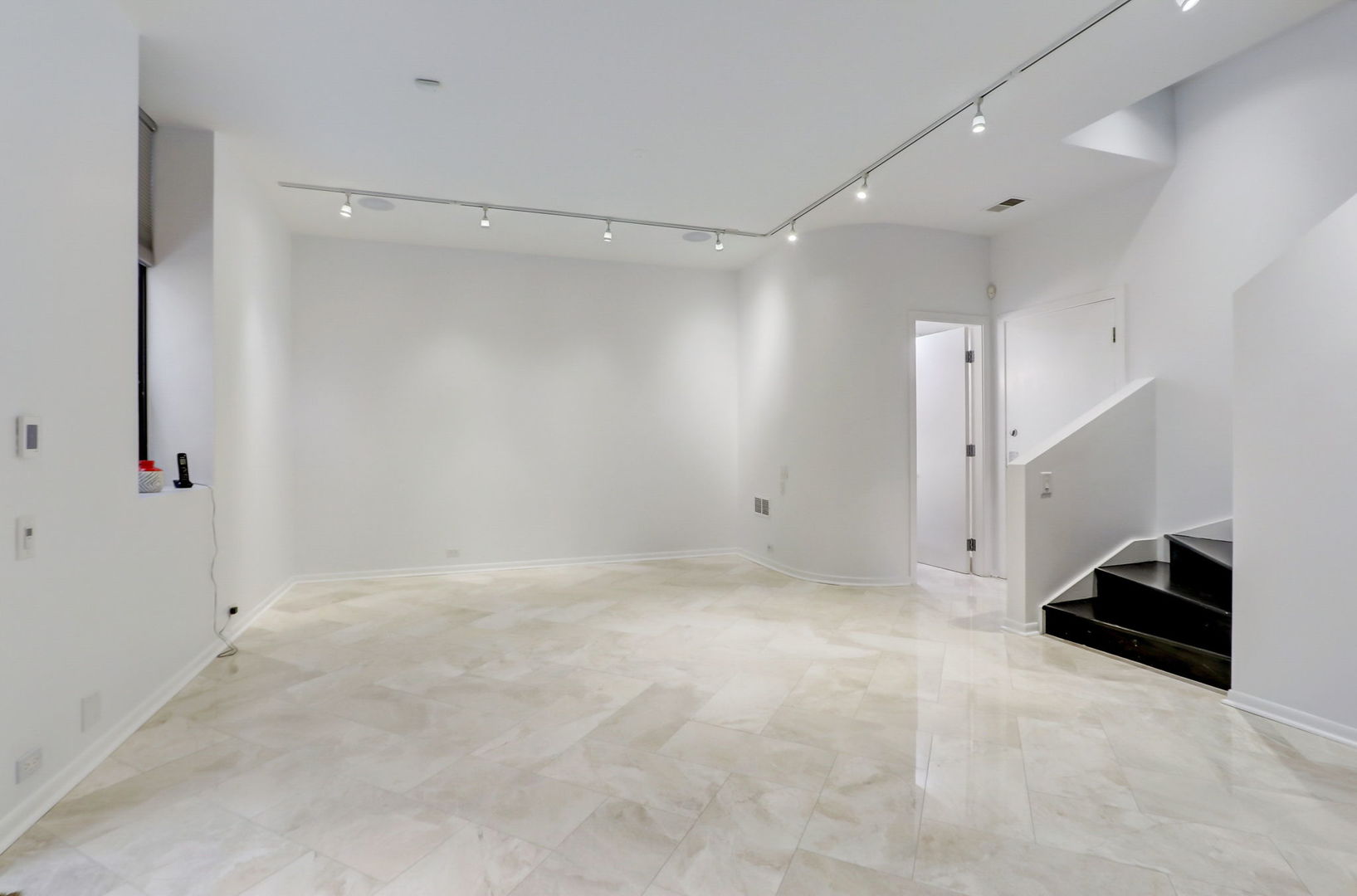 119 W CHESTNUT Street Unit: 5