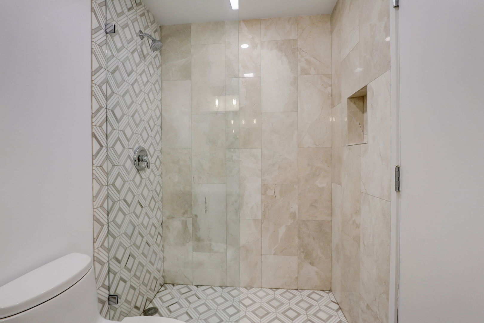 119 W CHESTNUT Street Unit: 5