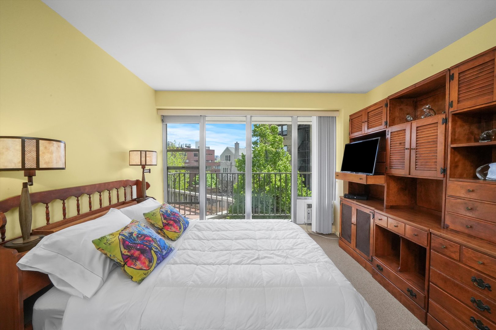 1960 N Lincoln Park W Unit: 404