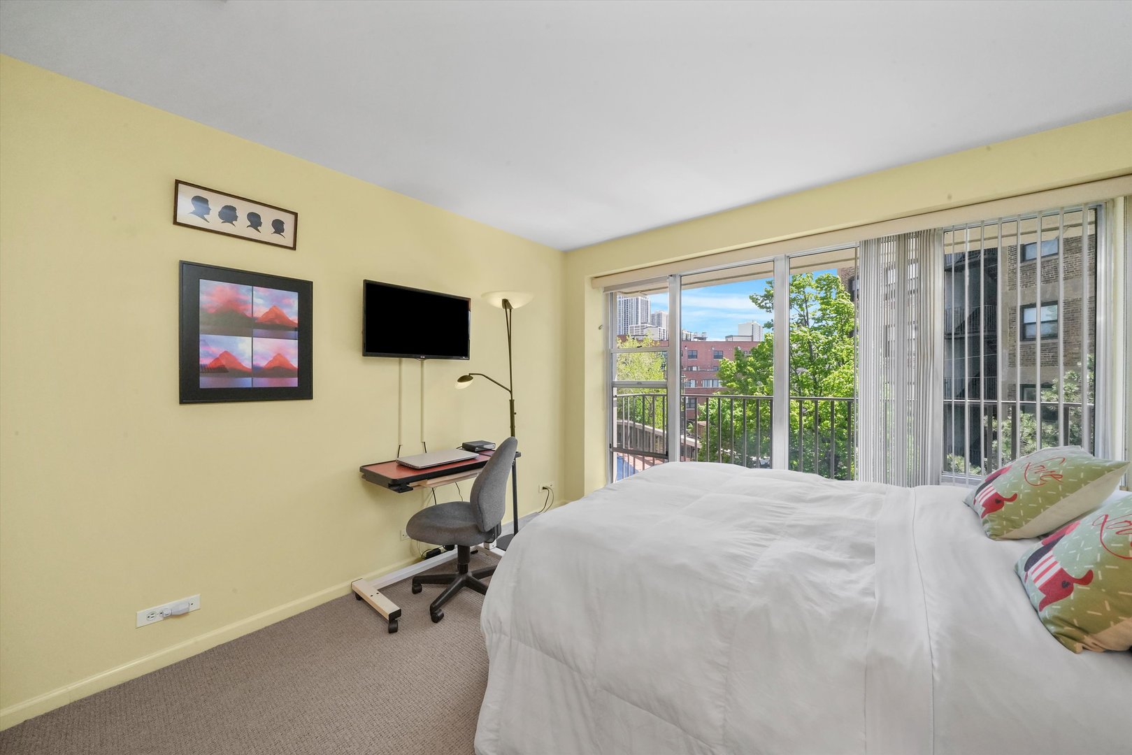 1960 N Lincoln Park W Unit: 404