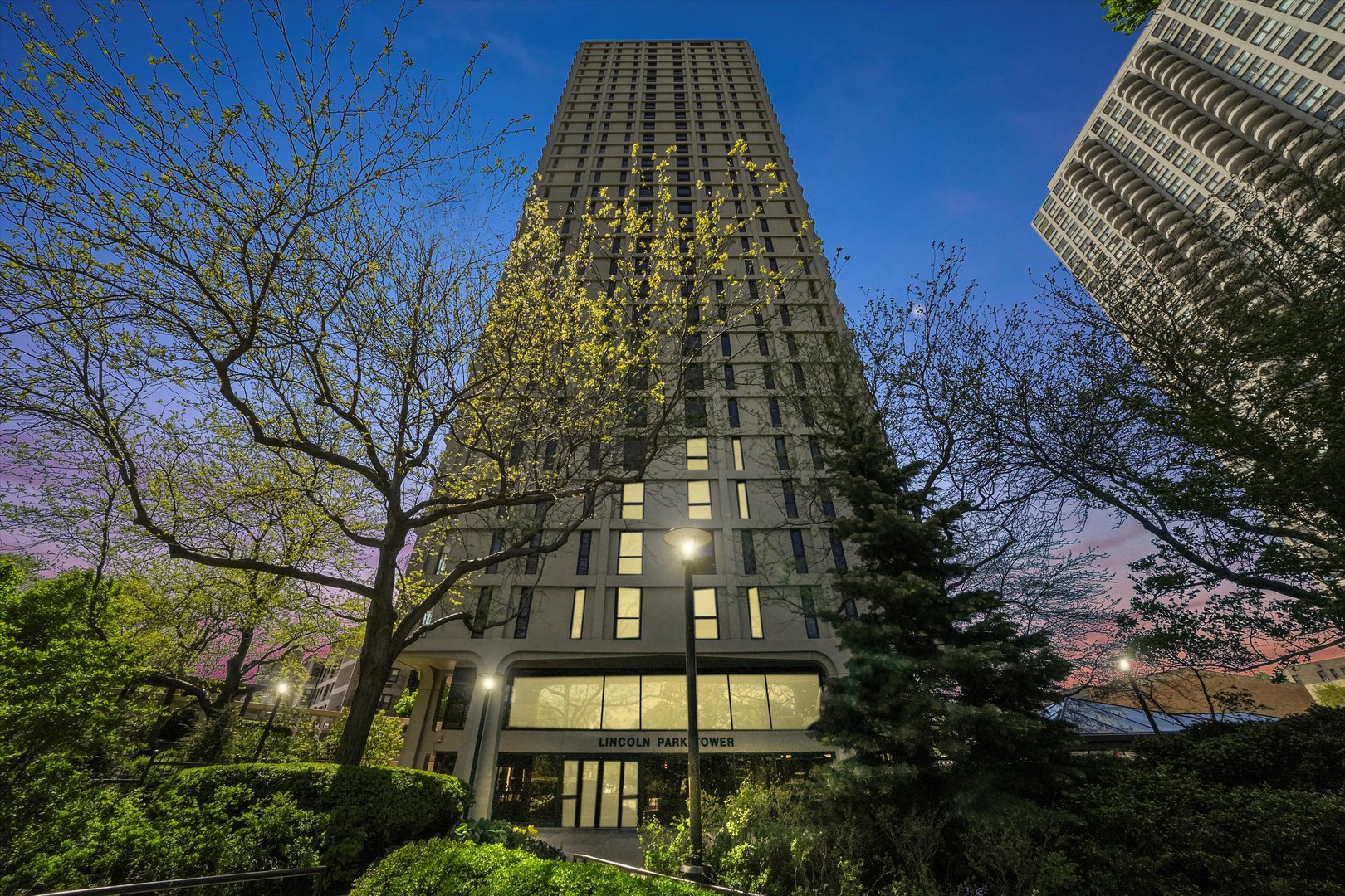 1960 N Lincoln Park W Unit: 404
