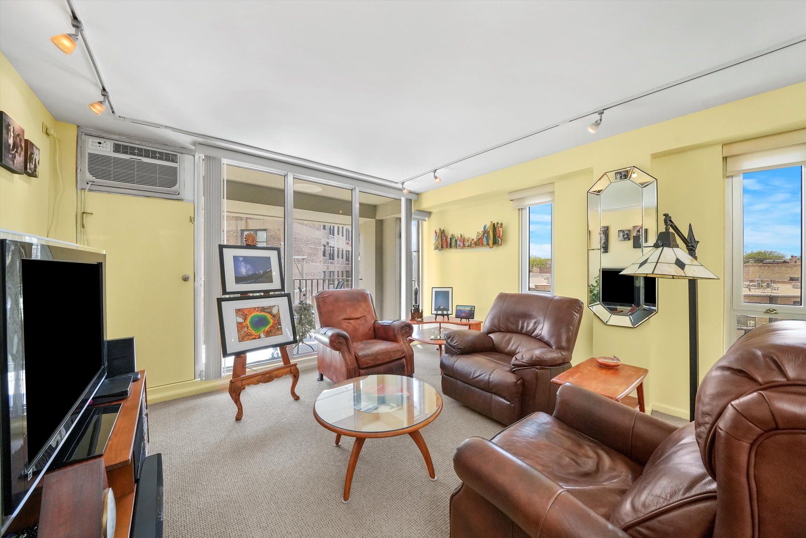 1960 N Lincoln Park W Unit: 404
