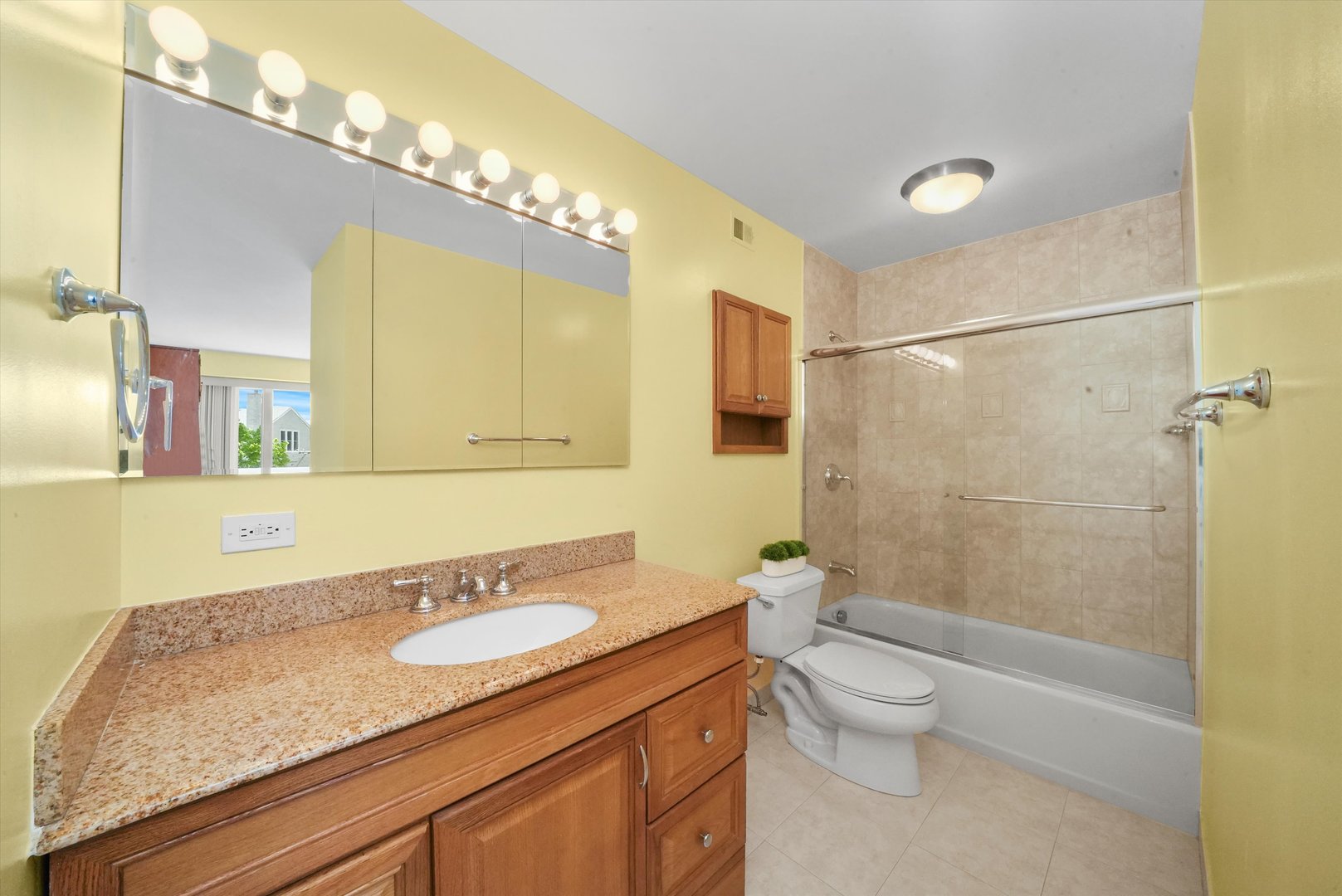 1960 N Lincoln Park W Unit: 404