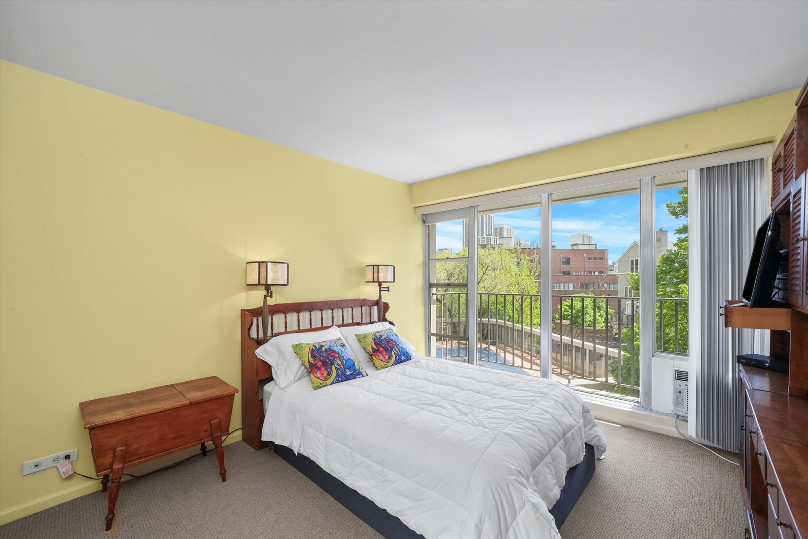 1960 N Lincoln Park W Unit: 404