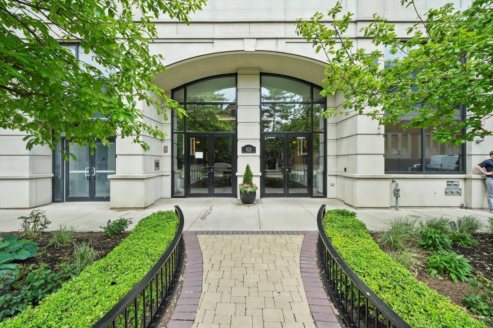828 W Grace Street Unit: 1004
