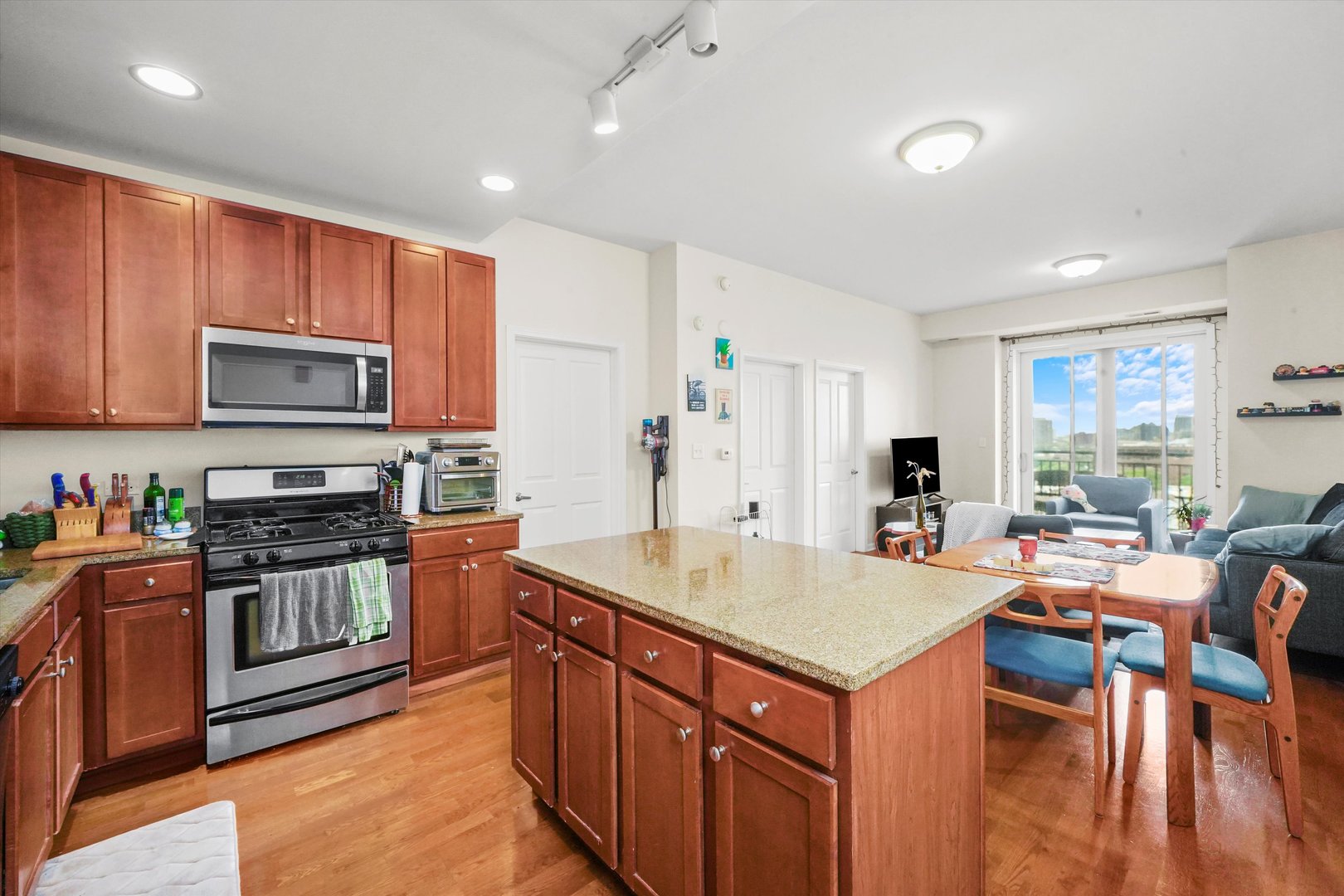828 W Grace Street Unit: 1004