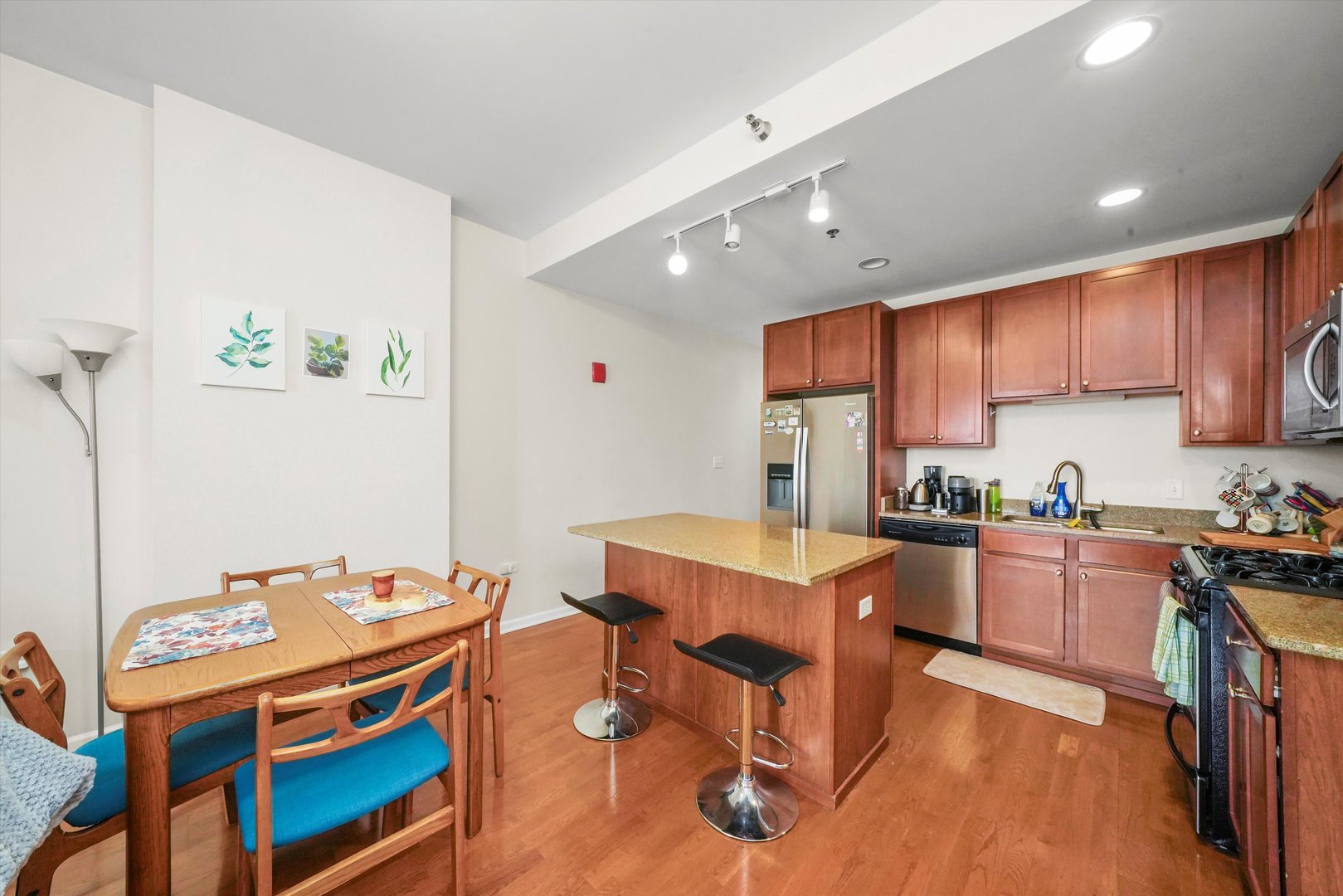 828 W Grace Street Unit: 1004