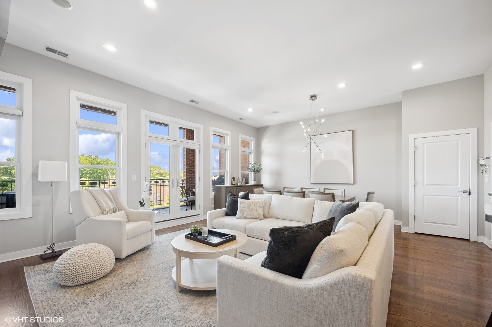 3432 N Southport Avenue Unit: PH
