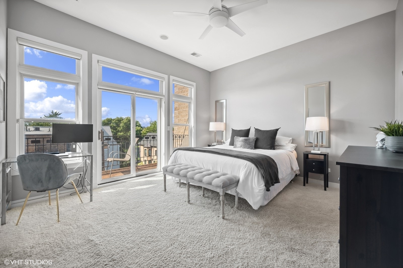 3432 N Southport Avenue Unit: PH