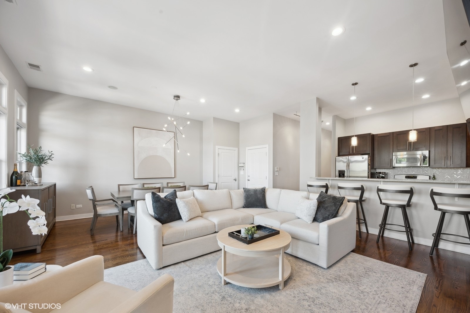 3432 N Southport Avenue Unit: PH