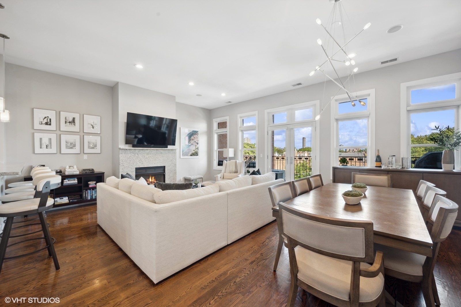 3432 N Southport Avenue Unit: PH
