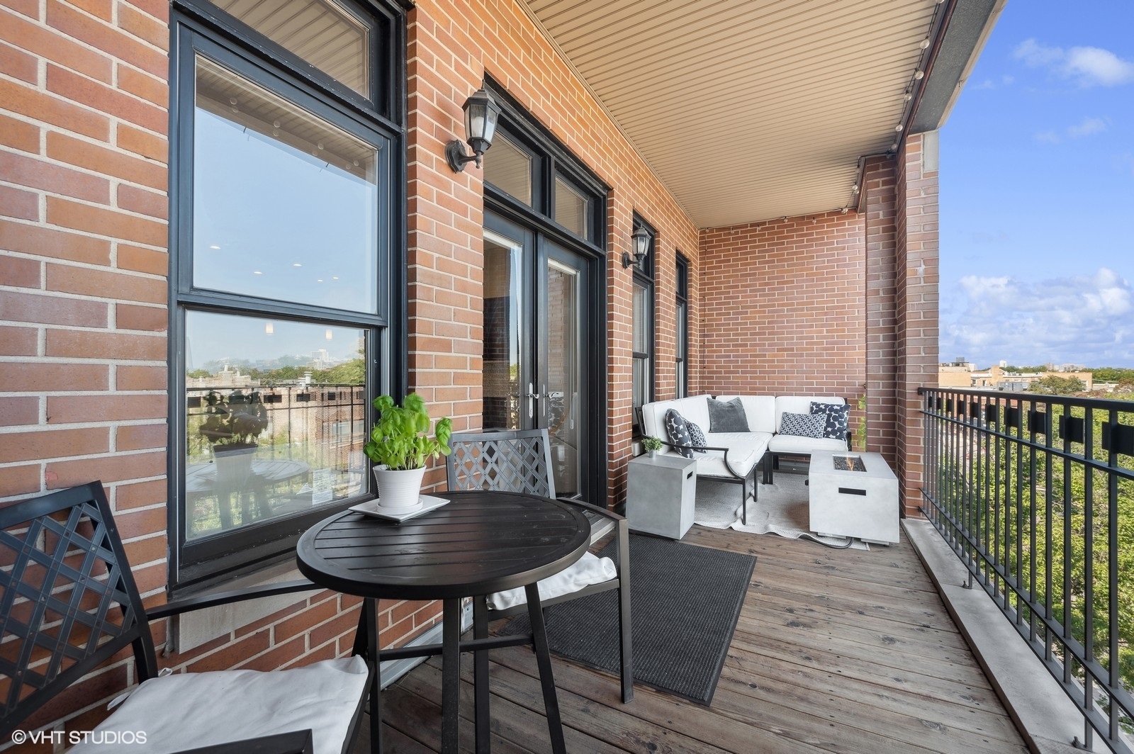 3432 N Southport Avenue Unit: PH