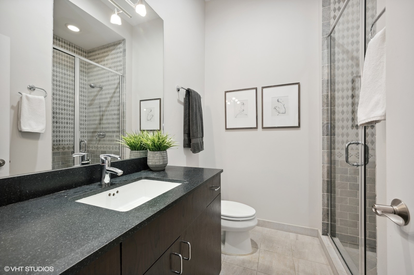 3432 N Southport Avenue Unit: PH