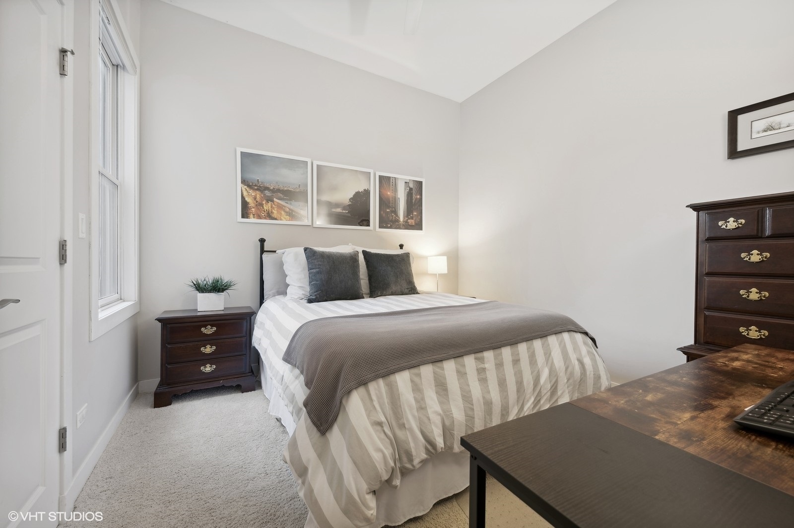 3432 N Southport Avenue Unit: PH