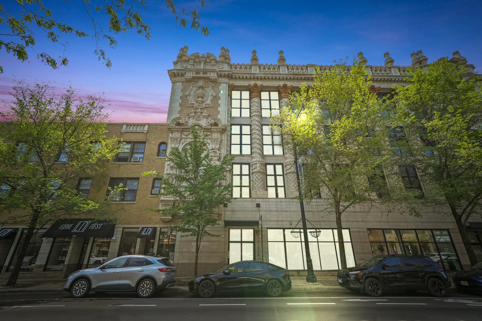 1635 W Belmont Avenue Unit: 404
