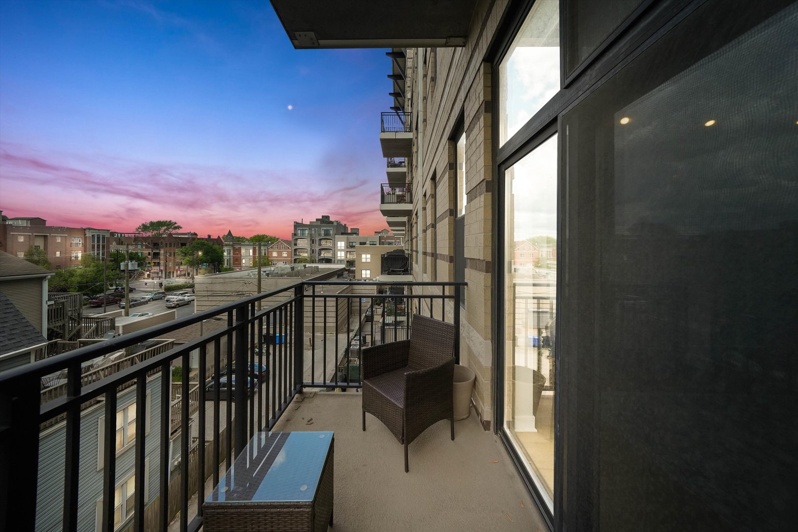 1635 W Belmont Avenue Unit: 404