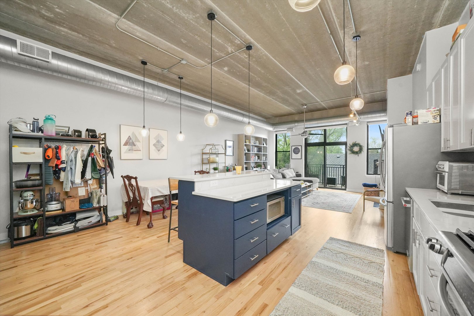 1635 W Belmont Avenue Unit: 404