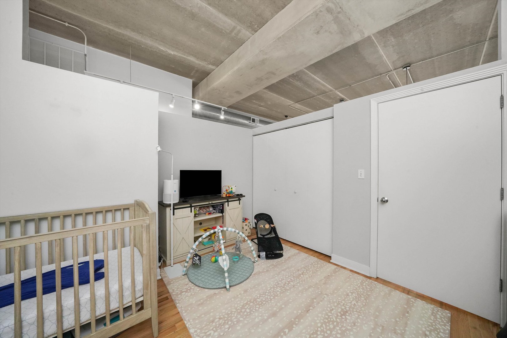 1635 W Belmont Avenue Unit: 404