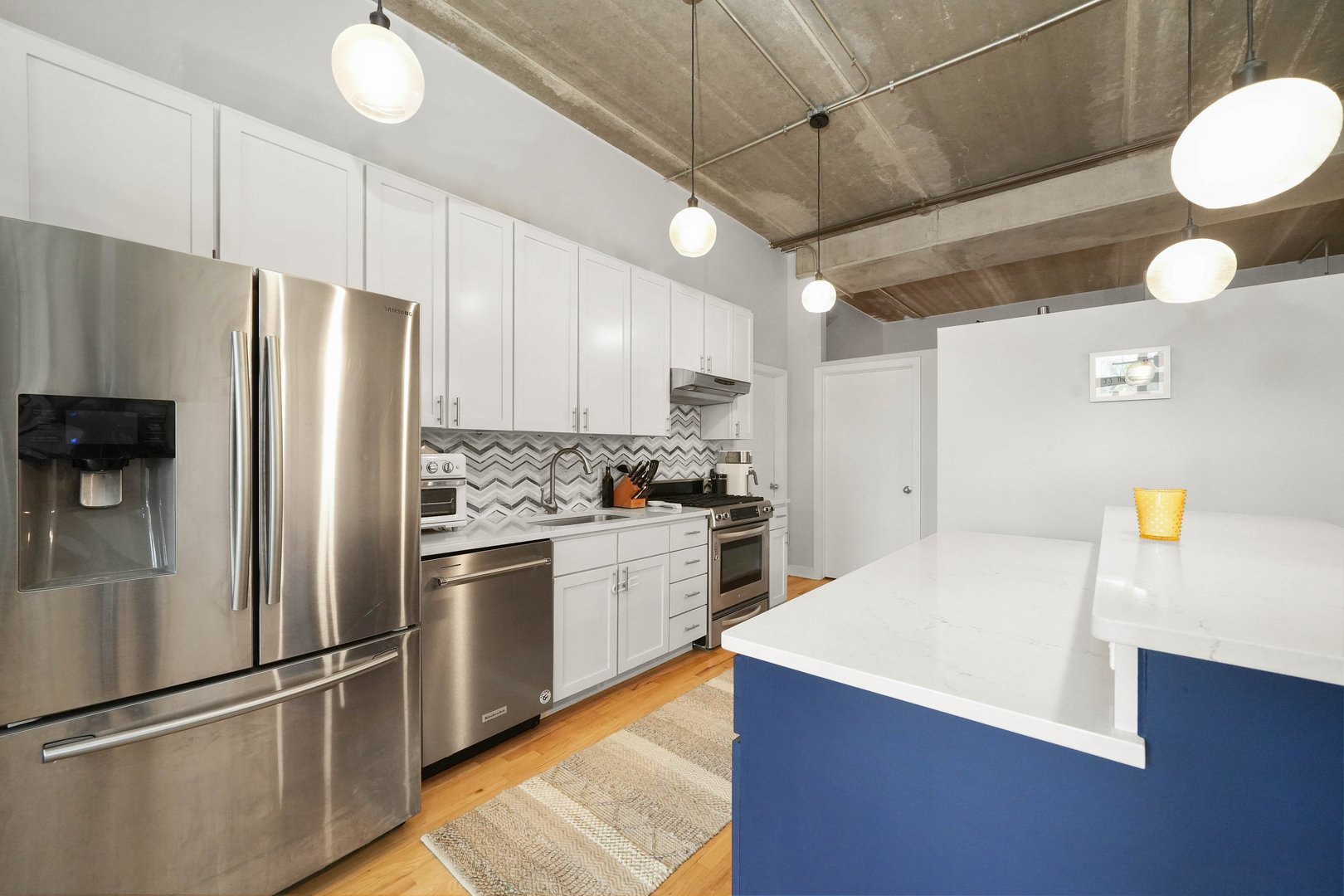 1635 W Belmont Avenue Unit: 404