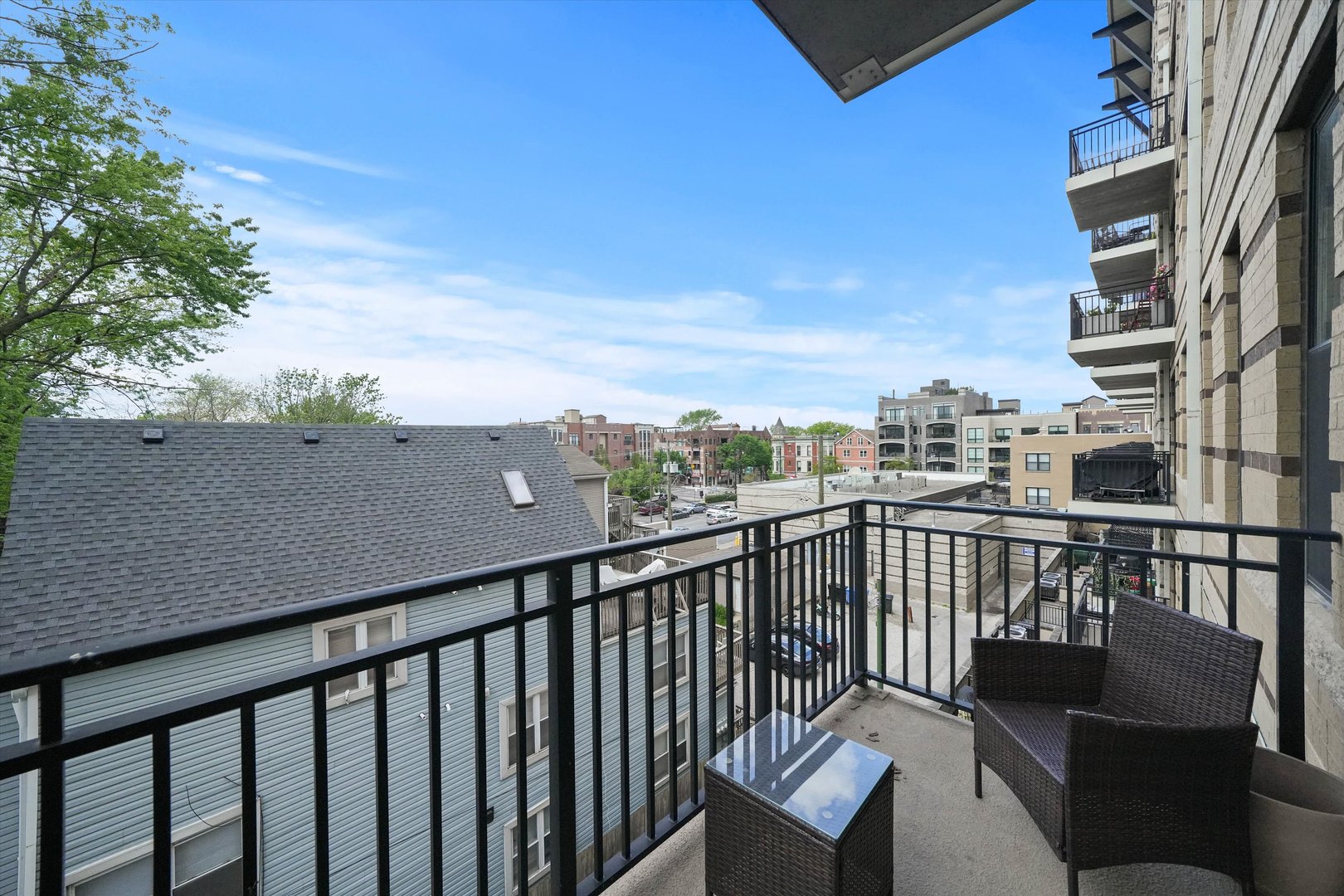 1635 W Belmont Avenue Unit: 404