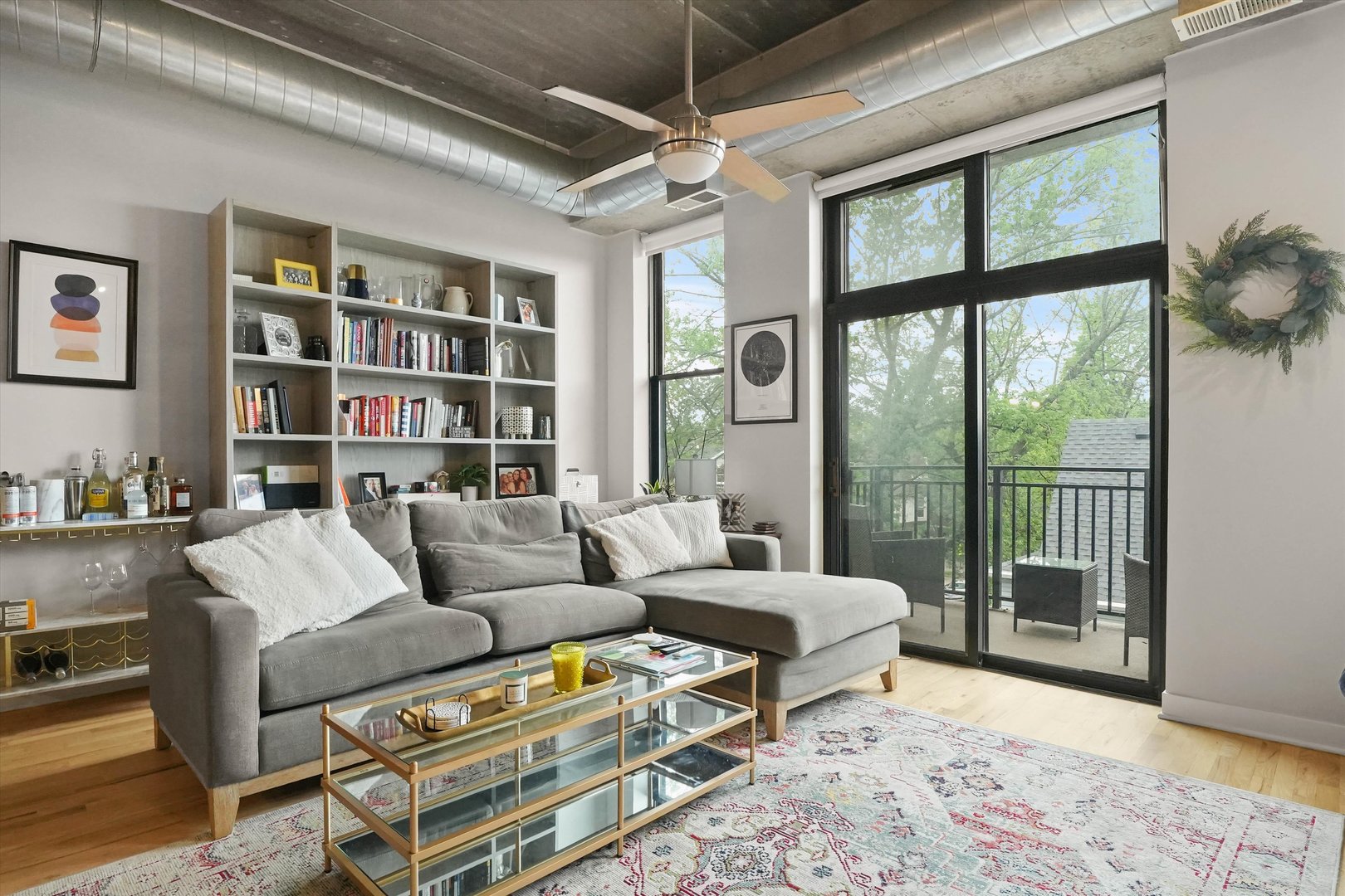 1635 W Belmont Avenue Unit: 404