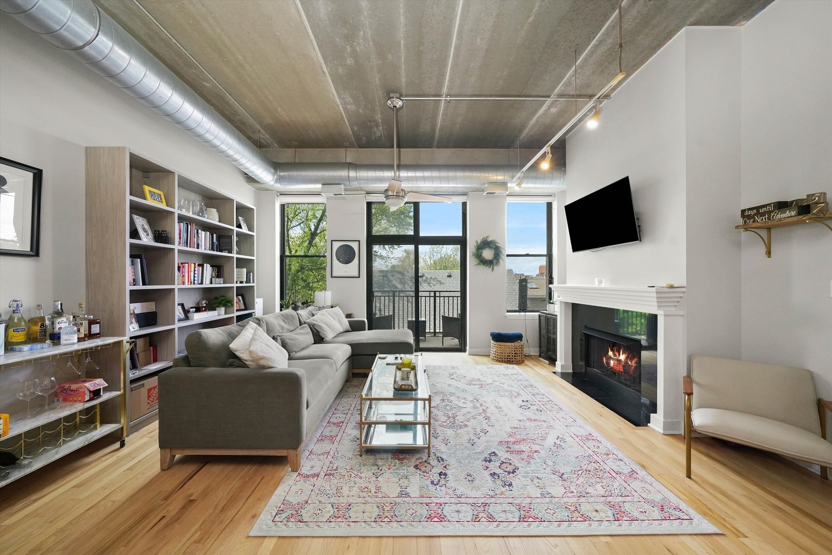 1635 W Belmont Avenue Unit: 404