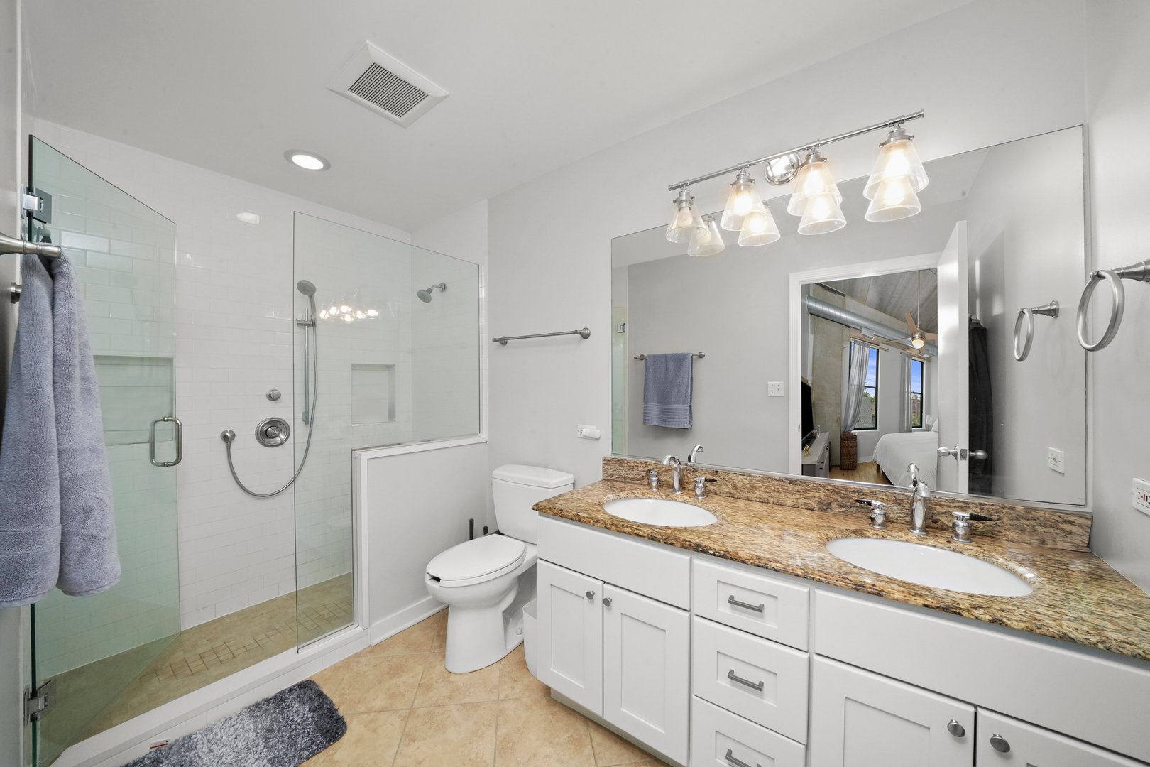 1635 W Belmont Avenue Unit: 404