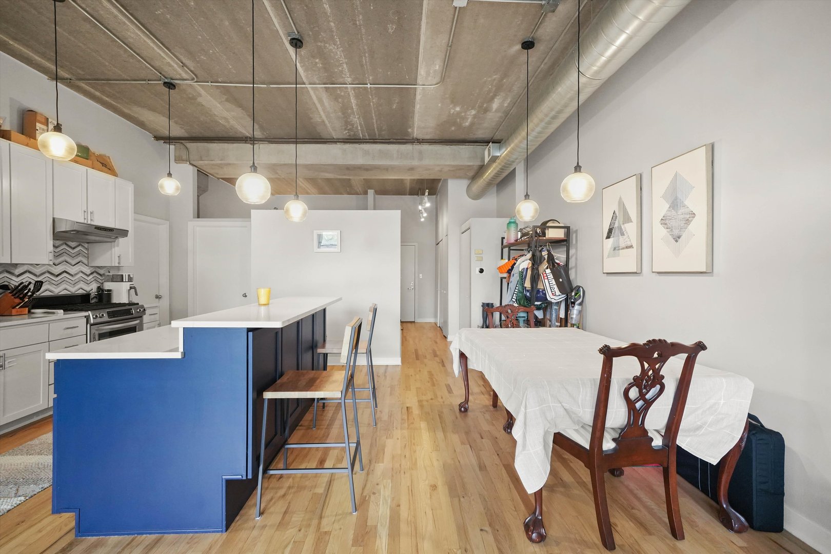 1635 W Belmont Avenue Unit: 404